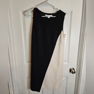 Diane Von Furstenberg black and white slightly asymmetrical hem dress size 10